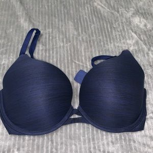 Victoria’s Secret 32DDD perfect shape bra.